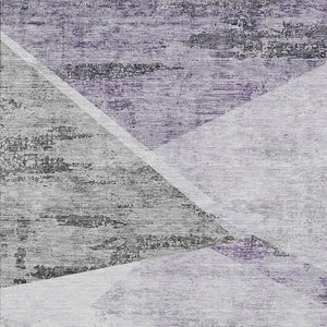 Homeroots 3' Abstract Washable Area Rug In Artichoke Green And Ivory - Perfect For Indoor And Outdoor Spaces 5' X 8' Polyester 586229