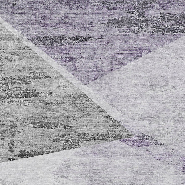 Homeroots 3' Abstract Washable Area Rug In Artichoke Green And Ivory - Perfect For Indoor And Outdoor Spaces 5' X 8' Polyester 586229