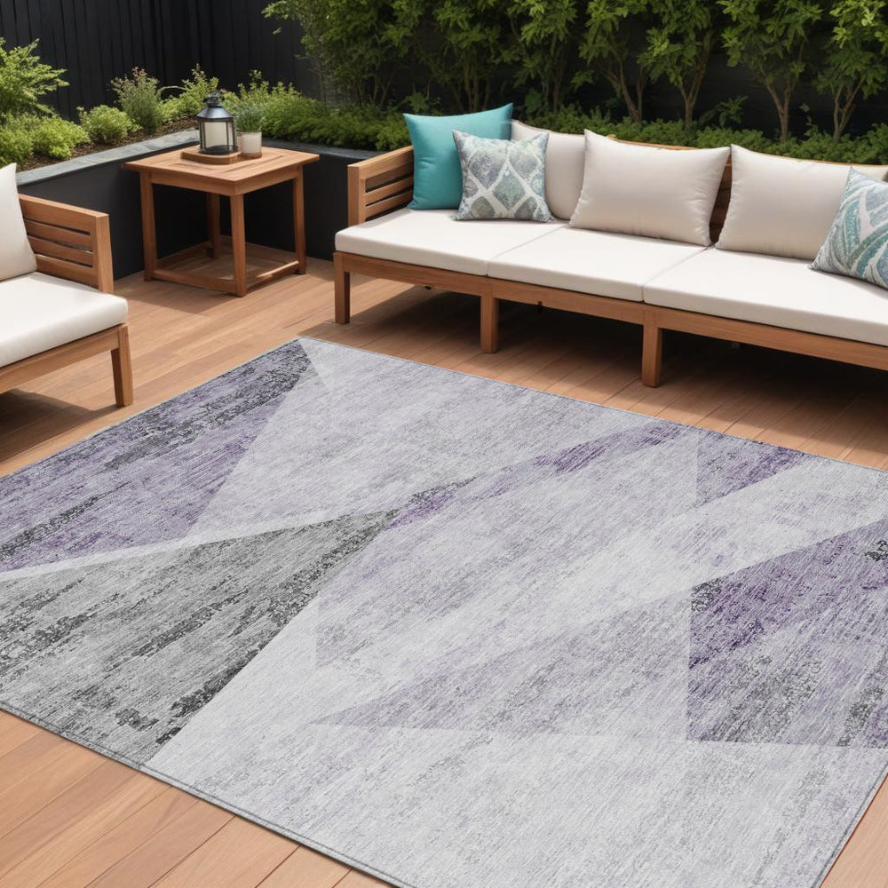 Homeroots 3' Abstract Washable Area Rug In Artichoke Green And Ivory - Perfect For Indoor And Outdoor Spaces 9' X 12' Polyester 586232
