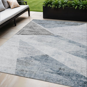 Homeroots 3' Abstract Washable Area Rug In Artichoke Green And Ivory - Perfect For Indoor And Outdoor Spaces 5' X 8' Polyester 586235