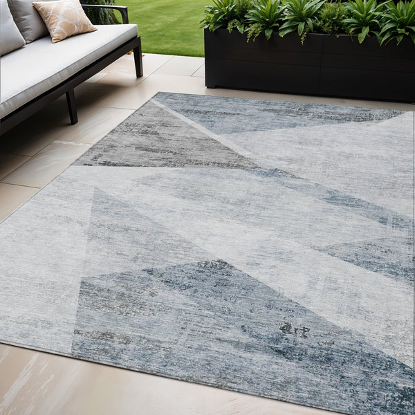 Homeroots 3' Abstract Washable Area Rug In Artichoke Green And Ivory - Perfect For Indoor And Outdoor Spaces 5' X 8' Polyester 586235
