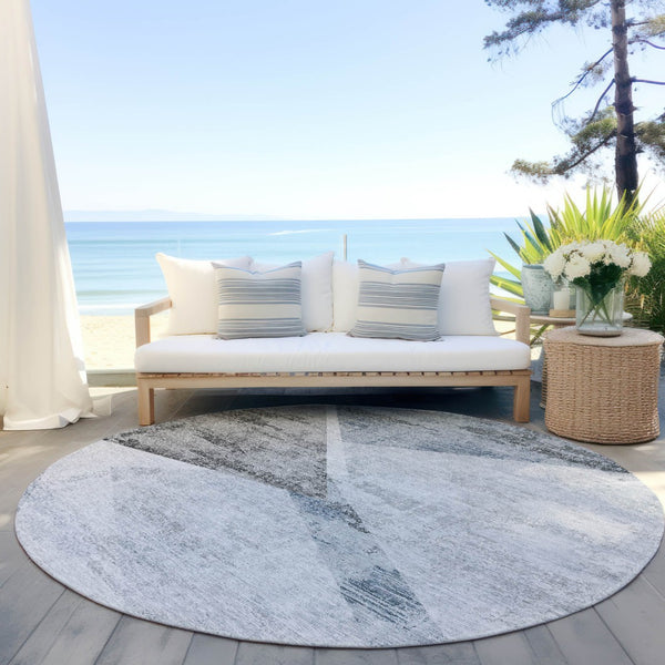 Homeroots 3' Abstract Washable Area Rug In Artichoke Green And Ivory - Perfect For Indoor And Outdoor Spaces 8' Round Polyester 586236