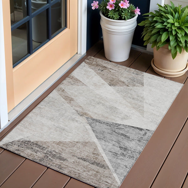 Homeroots 3' Abstract Washable Area Rug In Artichoke Green And Ivory - Perfect For Indoor And Outdoor Spaces 3' X 5' Polyester 586246