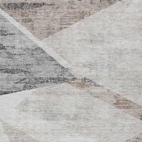 Homeroots 3' Abstract Washable Area Rug In Artichoke Green And Ivory - Perfect For Indoor And Outdoor Spaces 5' X 8' Polyester 586247