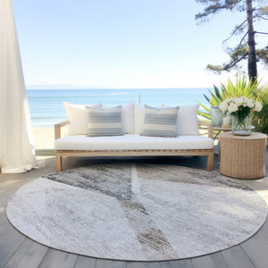 Homeroots 3' Abstract Washable Area Rug In Artichoke Green And Ivory - Perfect For Indoor And Outdoor Spaces 8' Round Polyester 586248