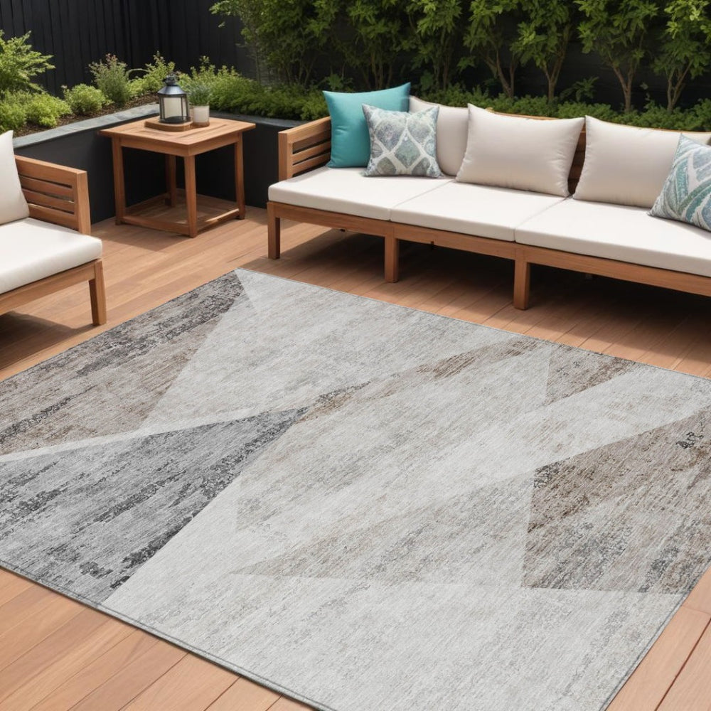 HomeRoots 9' Silver Beige and Gray Abstract Area Rug - Stylish, Washable Design for Indoor and Outdoor Spaces 9' X 12' 586250