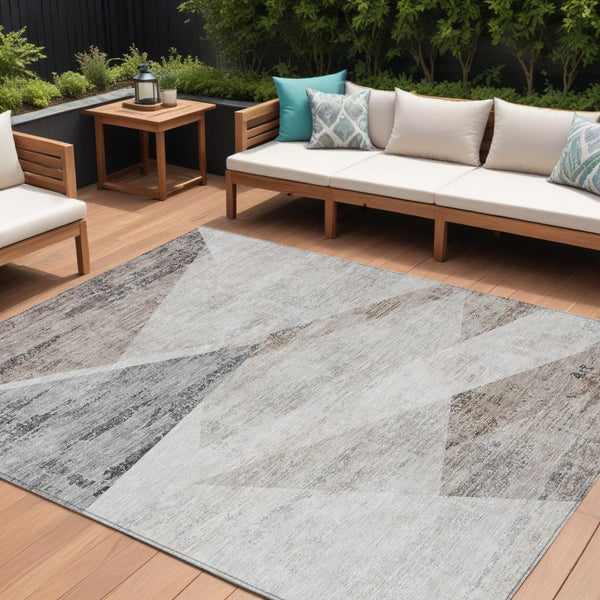 Homeroots 3' Abstract Washable Area Rug In Artichoke Green And Ivory - Perfect For Indoor And Outdoor Spaces 9' X 12' Polyester 586250
