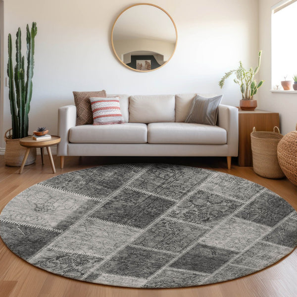Homeroots 3' Brown Beige And Taupe Patchwork Washable Area Rug - Perfect For Indoor And Outdoor Spaces! 8' Round Polyester 586314
