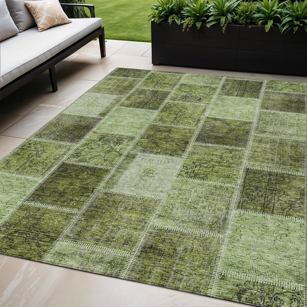 Homeroots 3' Brown Beige And Taupe Patchwork Washable Area Rug - Perfect For Indoor And Outdoor Spaces! 5' X 8' Polyester 586319