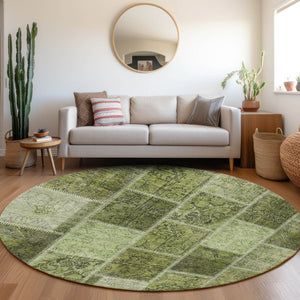 Homeroots 3' Brown Beige And Taupe Patchwork Washable Area Rug - Perfect For Indoor And Outdoor Spaces! 8' Round Polyester 586320