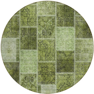 Homeroots 3' Brown Beige And Taupe Patchwork Washable Area Rug - Perfect For Indoor And Outdoor Spaces! 8' Round Polyester 586320