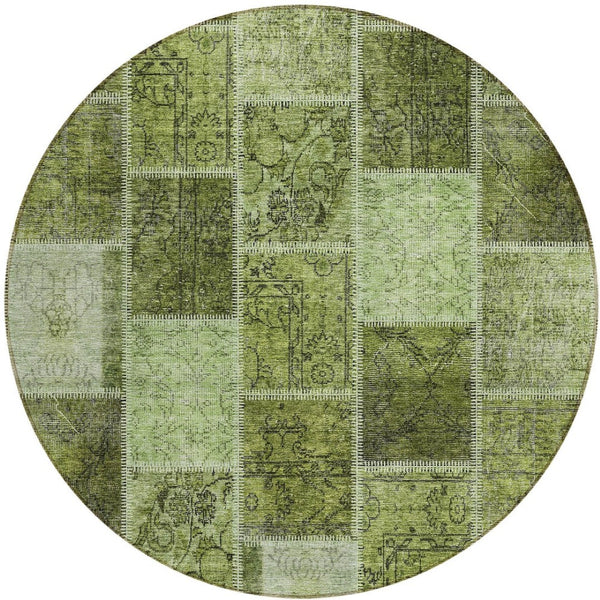 Homeroots 3' Brown Beige And Taupe Patchwork Washable Area Rug - Perfect For Indoor And Outdoor Spaces! 8' Round Polyester 586320