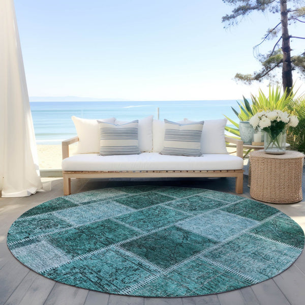 Homeroots 3' Brown Beige And Taupe Patchwork Washable Area Rug - Perfect For Indoor And Outdoor Spaces! 8' Round Polyester 586332