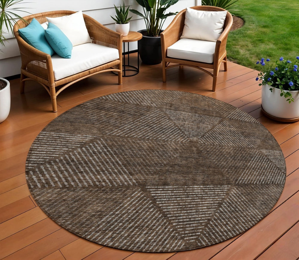 HomeRoots 5' Modern Brown and Taupe Geometric Washable Area Rug for Indoor and Outdoor High-Traffic Spaces 8' Round 586494