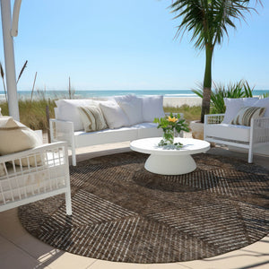 Homeroots 3' Geometric Washable Indoor Outdoor Area Rug In Artichoke And Fern Green For Stylish Spaces 8' Round Polyester 586494