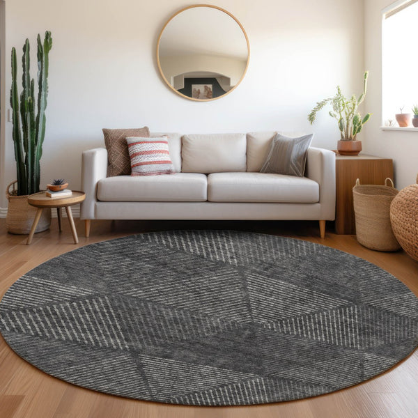 Homeroots 3' Geometric Washable Indoor Outdoor Area Rug In Artichoke And Fern Green For Stylish Spaces 8' Round Polyester 586506