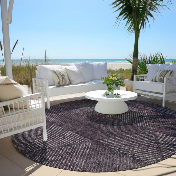 Homeroots 3' Geometric Washable Indoor Outdoor Area Rug In Artichoke And Fern Green For Stylish Spaces 8' Round Polyester 586518