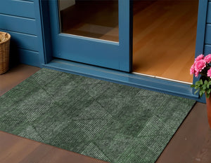 Homeroots 3' Geometric Washable Indoor Outdoor Area Rug In Artichoke And Fern Green For Stylish Spaces 3' X 5' Polyester 586522