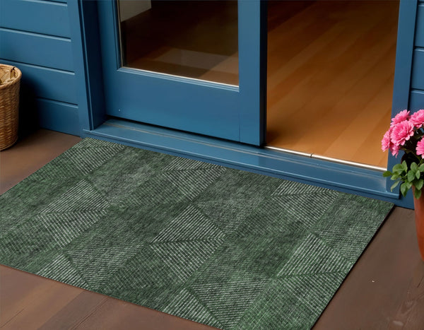 Homeroots 3' Geometric Washable Indoor Outdoor Area Rug In Artichoke And Fern Green For Stylish Spaces 3' X 5' Polyester 586522