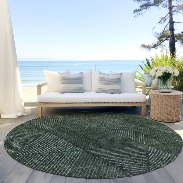 Homeroots 3' Geometric Washable Indoor Outdoor Area Rug In Artichoke And Fern Green For Stylish Spaces 8' Round Polyester 586524