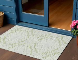 Homeroots 3' Artichoke Green And Fern Green Floral Washable Rug For Indoor And Outdoor Style And Comfort 3' X 5' Polyester 586558