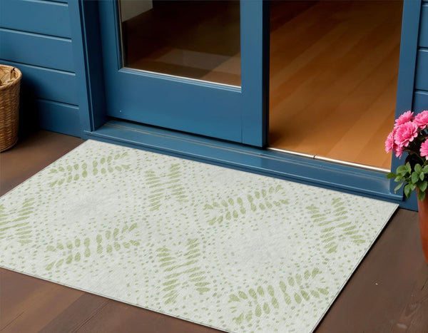 Homeroots 3' Artichoke Green And Fern Green Floral Washable Rug For Indoor And Outdoor Style And Comfort 3' X 5' Polyester 586558