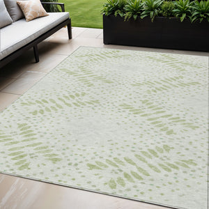 Homeroots 3' Artichoke Green And Fern Green Floral Washable Rug For Indoor And Outdoor Style And Comfort 5' X 8' Polyester 586559