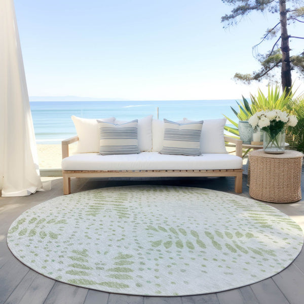 Homeroots 3' Artichoke Green And Fern Green Floral Washable Rug For Indoor And Outdoor Style And Comfort 8' Round Polyester 586560