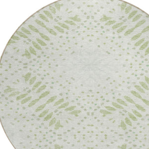 Homeroots 3' Artichoke Green And Fern Green Floral Washable Rug For Indoor And Outdoor Style And Comfort 8' Round Polyester 586560