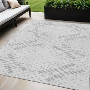 Homeroots 3' Artichoke Green And Fern Green Floral Washable Rug For Indoor And Outdoor Style And Comfort 5' X 8' Polyester 586583