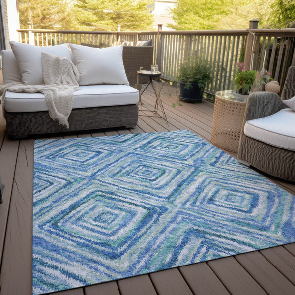 Homeroots 3' Stylish Denim Blue And Green Geometric Washable Area Rug For Indoor And Outdoor Elegance 5' X 8' Polyester 586637