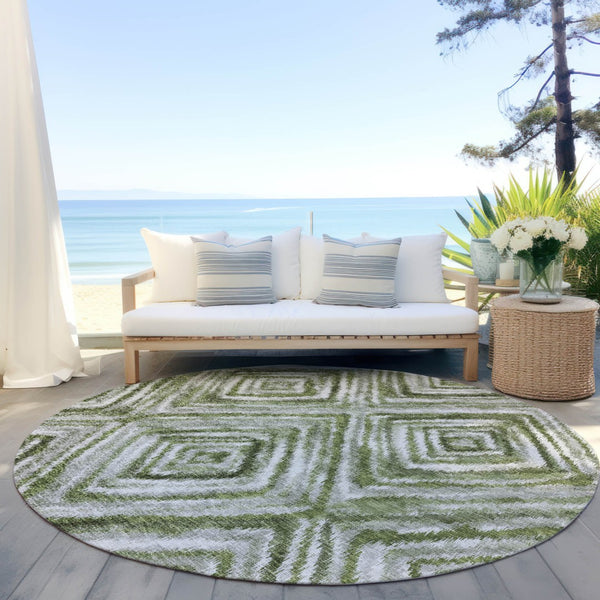 Homeroots 3' Artichoke Green And Sage Geometric Washable Indoor Outdoor Area Rug For Stylish Spaces 8' Round Polyester 586656