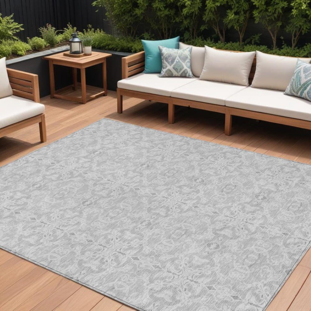 HomeRoots 9' Silver and Gray Medallion Indoor Outdoor Area Rug - Stylish, Washable, Stain-Resistant Design 9' X 12' 586832