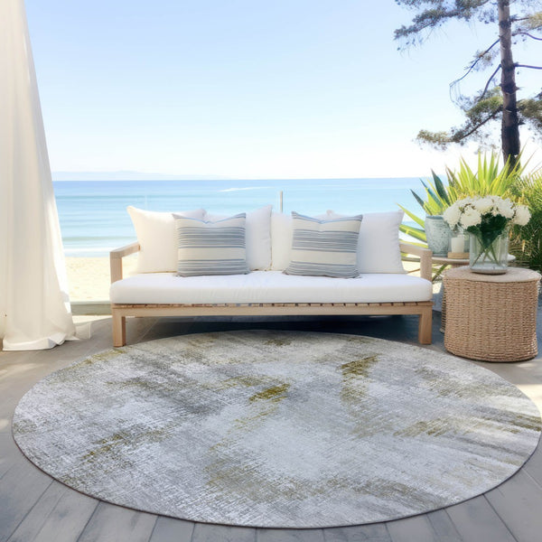 Homeroots 3'' Gray Silver And Blue Abstract Washable Area Rug For Indoor And Outdoor Spaces, Stain Resistant 8' Round Polyester 587112