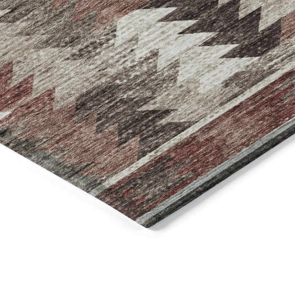 HomeRoots 5' Brown and Ivory Southwestern Indoor/Outdoor Area Rug - Durable, Washable, Stylish Design for All Spaces 8' Round 587340