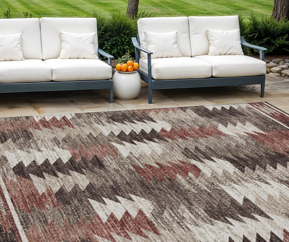HomeRoots 9' Durable Southwestern Area Rug – Machine Washable Brown and Ivory Design for Indoor and Outdoor Use 9' X 12' 587342