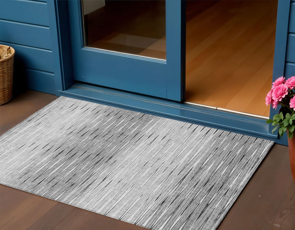 Homeroots 3' Artichoke Green Abstract Washable Area Rug - Ideal For Indoor And Outdoor Spaces, Stain Resistant 3' X 5' Polyester 587410