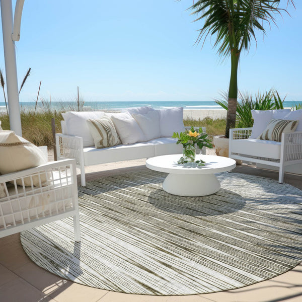 Homeroots 3' Artichoke Green Abstract Washable Area Rug - Ideal For Indoor And Outdoor Spaces, Stain Resistant 8' Round Polyester 587430