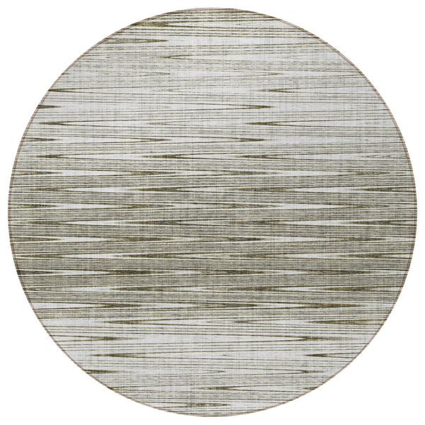 Homeroots 3' Artichoke Green Abstract Washable Area Rug - Ideal For Indoor And Outdoor Spaces, Stain Resistant 8' Round Polyester 587430