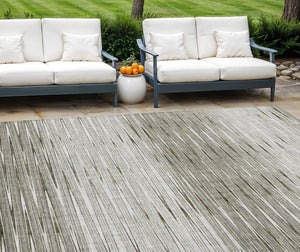 Homeroots 3' Artichoke Green Abstract Washable Area Rug - Ideal For Indoor And Outdoor Spaces, Stain Resistant 10' X 14' Polyester 587433