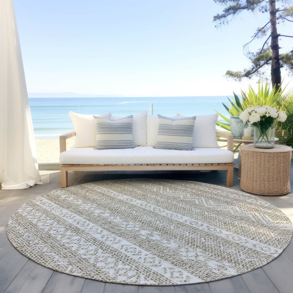 Homeroots 3' Artichoke Green Southwestern Washable Area Rug - Perfect For Indoor And Outdoor Spaces! 8' Round Polyester 587508
