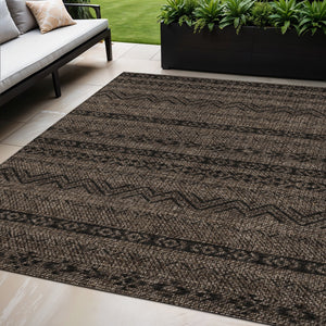Homeroots 3' Artichoke Green Southwestern Washable Area Rug - Perfect For Indoor And Outdoor Spaces! 5' X 8' Polyester 587525