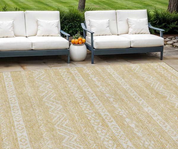 Homeroots 3' Artichoke Green Southwestern Washable Area Rug - Perfect For Indoor And Outdoor Spaces! 8' X 10' Polyester 587533