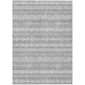 HomeRoots 5' Gray and Silver Southwestern Area Rug - Washable, Durable Design for Indoor and Outdoor Use 5' X 8' 587537
