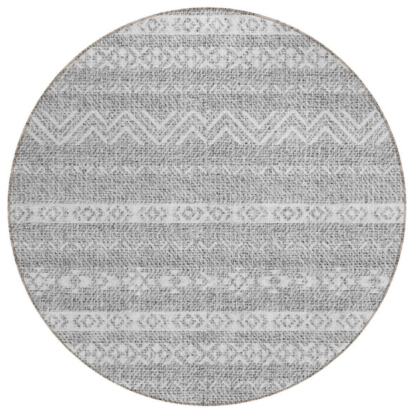 HomeRoots 5' Gray and Silver Southwestern Area Rug - Washable, Durable Design for Indoor and Outdoor Use 8' Round 587538