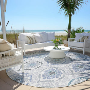 HomeRoots 5' Timeless Gray and Denim Blue Medallion Washable Area Rug for Indoor and Outdoor Spaces 8' Round 587658