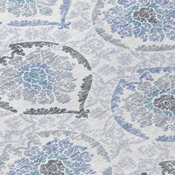 HomeRoots 5' Timeless Gray and Denim Blue Medallion Washable Area Rug for Indoor and Outdoor Spaces 8' Round 587658