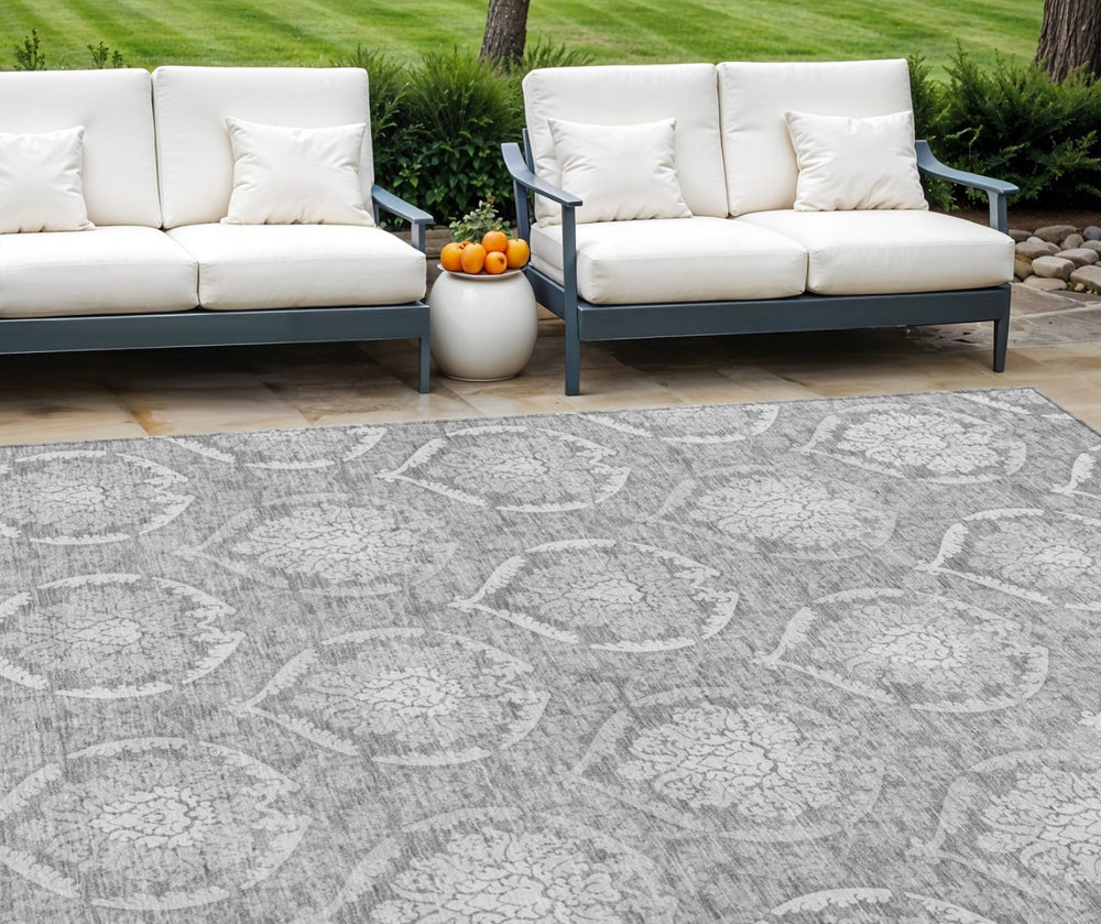 HomeRoots 5' Gray and Silver Medallion Indoor Outdoor Area Rug - Elegant, Washable, and Durable for All Spaces 8' X 10' 587737