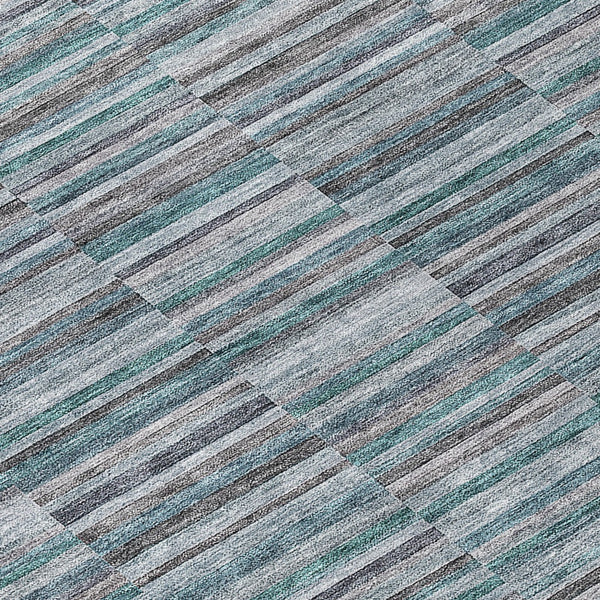 Homeroots 3' Stylish Navy And Denim Striped Washable Area Rug For Indoor And Outdoor Spaces, Durable Design 8' Round Polyester 587940