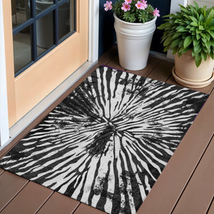 Homeroots 3' Modern Black Charcoal And Ivory Abstract Washable Indoor Outdoor Area Rug For Stylish Spaces 3' X 5' Polyester 587992